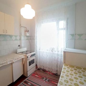 Продам двухкомнатную квартиру в центре города на мкр. Солнечный