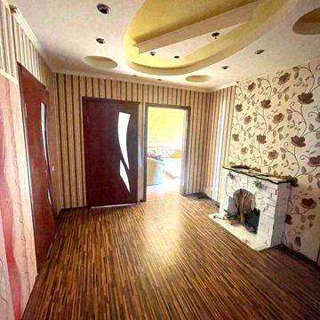 Продам трикімнатну квартиру з ремонтом. Терміново!