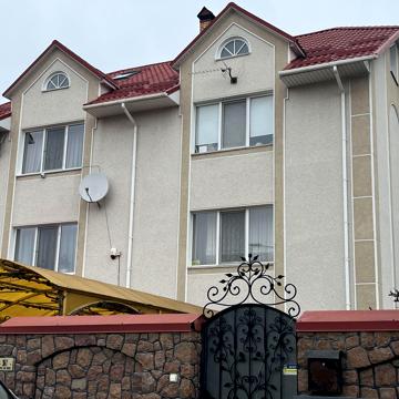 Сільськогосподарська вул., 16