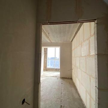 Квартира з панорамними вікнами у зданому будинку