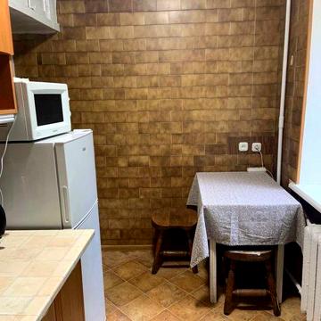 Продам 3 кімнатну кв метро Деміївська. Голосіївський проспект 17