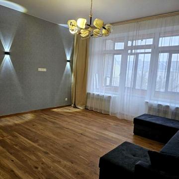 Івана Мазепи вул. (Січневого Повстання), 3