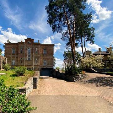 Ірпінь. престижний будинок на пагорбі. 5 спалень. Підземний паркінг