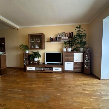 Продаж  квартири. Біля лікарні і Парку.