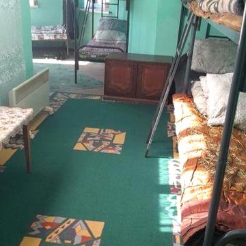 Здаються ліжко-місця для бригади в ч/будинку.Р-н Прокуратури.Бровари.