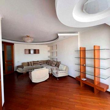 Продам простору трикімнатну квартиру на Січових Стрільців 52А ЖК вул. Січових Стрільців  52А