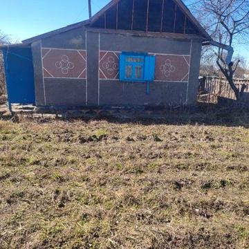 Продається дача, в  Місті Звягель
на  Ветеранах недалеко, від Болга