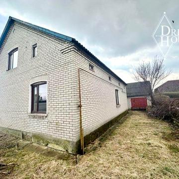 Продаж будинку з білої цегли