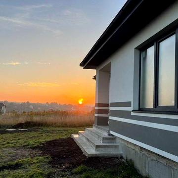 Терміновий продаж сучасного будинку в Дубовому – біля озера!