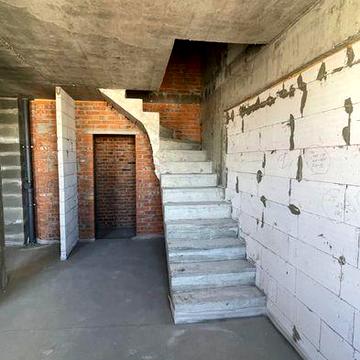 Простора дворівнева 3-кімнатна квартира 78,4 м²