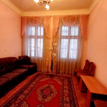 Продам три кімнатну квартиру. Центр
