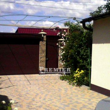 Продам будинок у Новій Дофінівці з ремонтом і гостьовим будинком