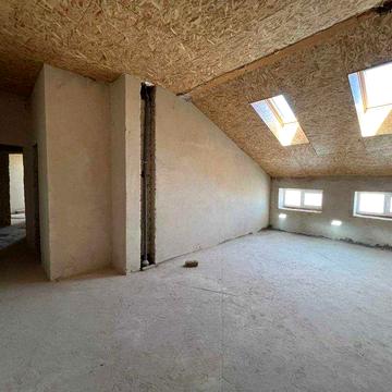 Простора мансарда 130 м² з  краєвидом на річку. Знижена ціна..