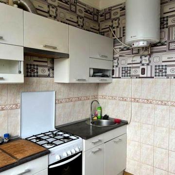 3к, метро Шулявка 5хв, Берестейський п-кт 60, сталінка