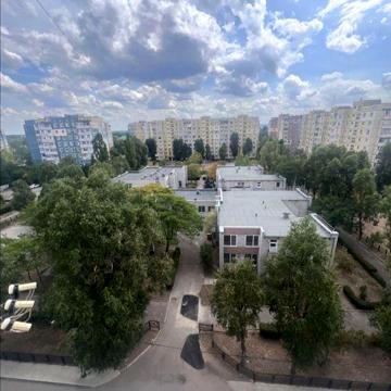 Продам 3 ком. квартиру. Левый берег. 10 микрорайон. 8 этаж. ЦНАП.