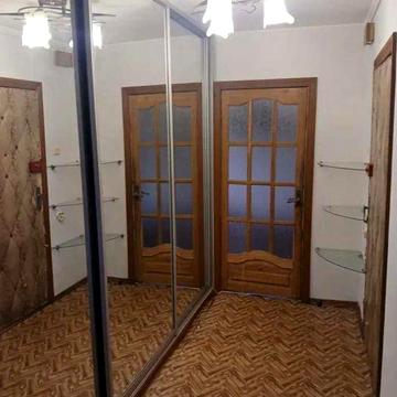 Продається 2х кімнатна квартира на малому ринку