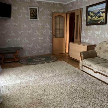 Університетський пров., 6