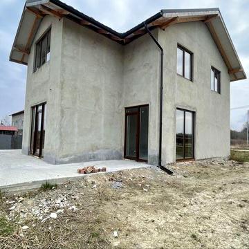 Продається будинок з земельною ділянкою