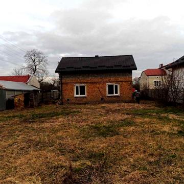 Продається приватний будинок, гарний город, фруктові дерева.