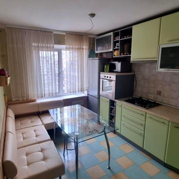 Героїв просп., 30