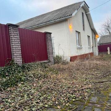 Продається частина затишного цегляного будинку