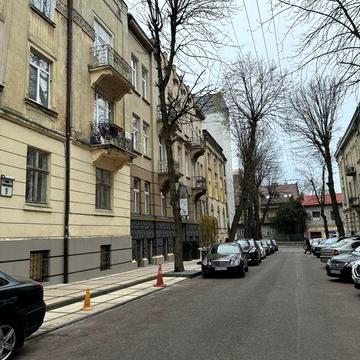 Трикімнатна квартира під ремонт вул Грюнвальдській