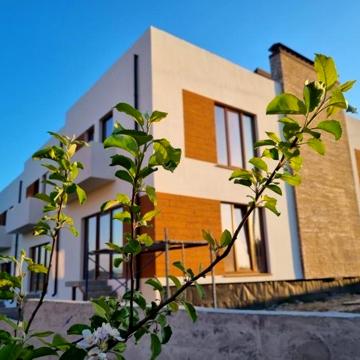 Продаж котеджів за містом з дуже гарним краєвидом
