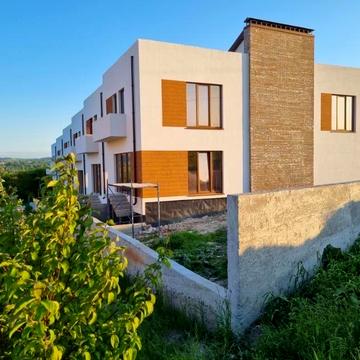 Продаж котеджів за містом з дуже гарним краєвидом