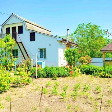 Продам будинок с.Тарасівка.Газ,пічка,гараж,камін,альтанка,сад