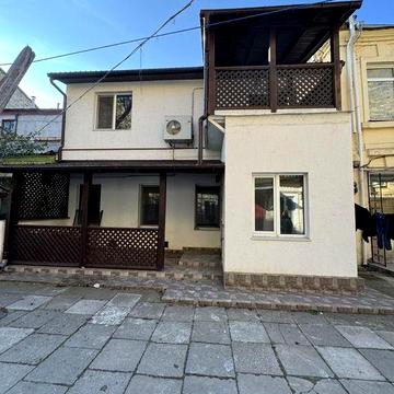 Будинок, квартира в центрі міста