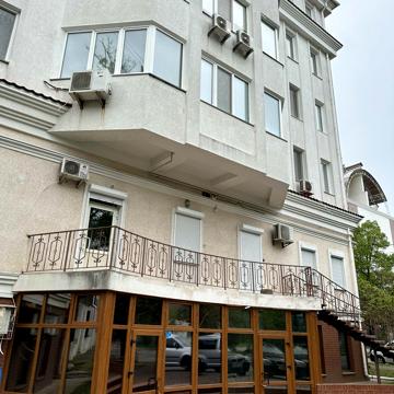 Мала Морська, 9