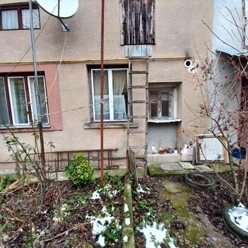 Продається 1 кімн кватира в приватному будинку, близько до центру