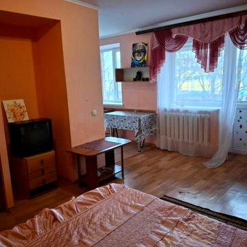 Однокімнатна  напроти Сільпо в центрі міста