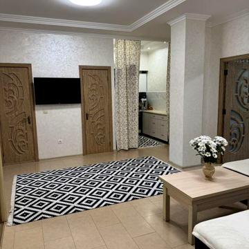 Продам 3 кімнатну квартиру в Ужгороді ЖК Хіри,1