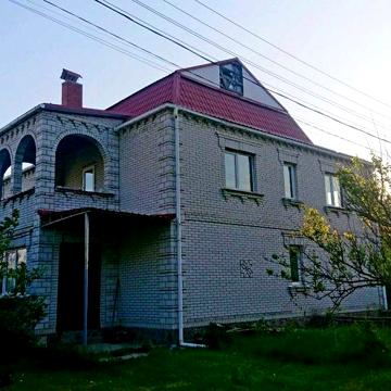 Продам большой дом в Центре Шкаровки.
