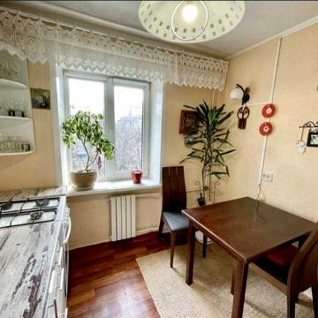 Продам 2 к квартиру Титова,Поля