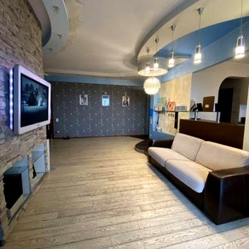 Продам 3 комн. квартиру ул.Сомовская 12 б, м. Защитников Украины