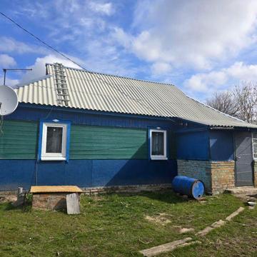 Будинок біля Гостомеля з великою ділянкою землі