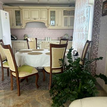 Валерія Лобановського вул., 13