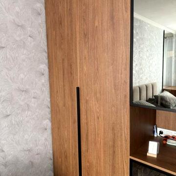 Продам трехкомнатную квартиру с гаражом с погребом во дворе