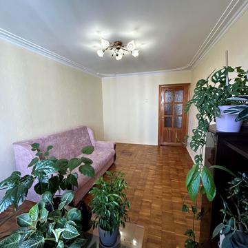 Миколи Ушакова вул., 4