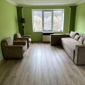 Продається  трикімнатна квартира в Підполоззі