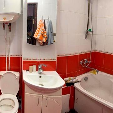 Продам 2 кімнатну квартиру  на Перова, 4 ( Воскресенський бульвар)