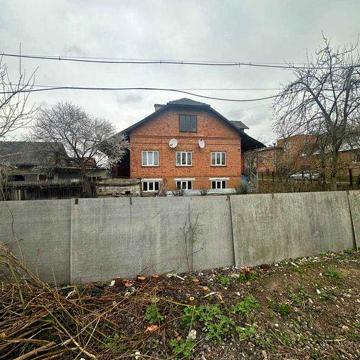 Власник.Продам будинок в центрі монастириська біля школи жилий стан