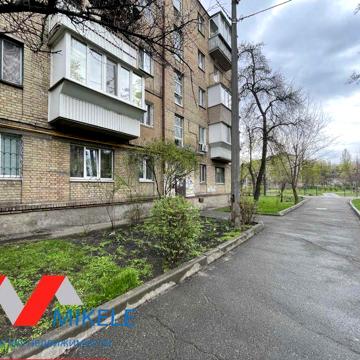 Оренда   2к.   44  м2,  пр.  Каденюка 13 б  м. Чернігівська