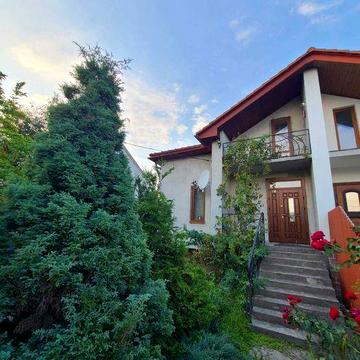 Продаж компактного котеджу