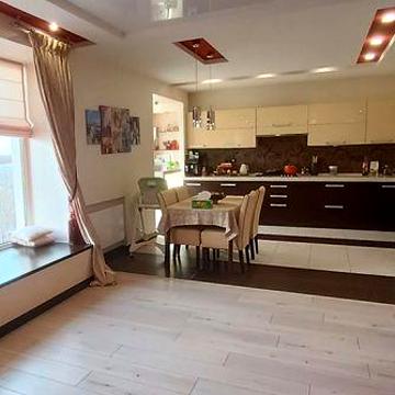Продається  простора 3 кімнатна з євроремонтом