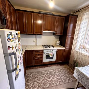 Камянецька вул., 107