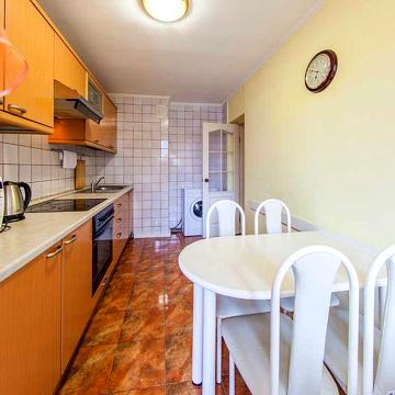 Квартира біля Володимирського базару.3 окремі кімнати.Антоновича,100