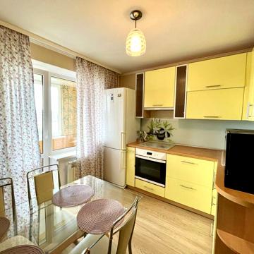 Продам классную 2к квартиру на Комунаре с гаражом, Парус